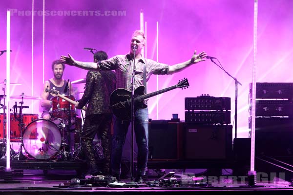 QUEENS OF THE STONE AGE - 2018-07-07 - BELFORT - Presqu'ile de Malsaucy - Grande Scene - Joshua Michael Homme III - Michael Jay Shuman - Jon Philip Theodore